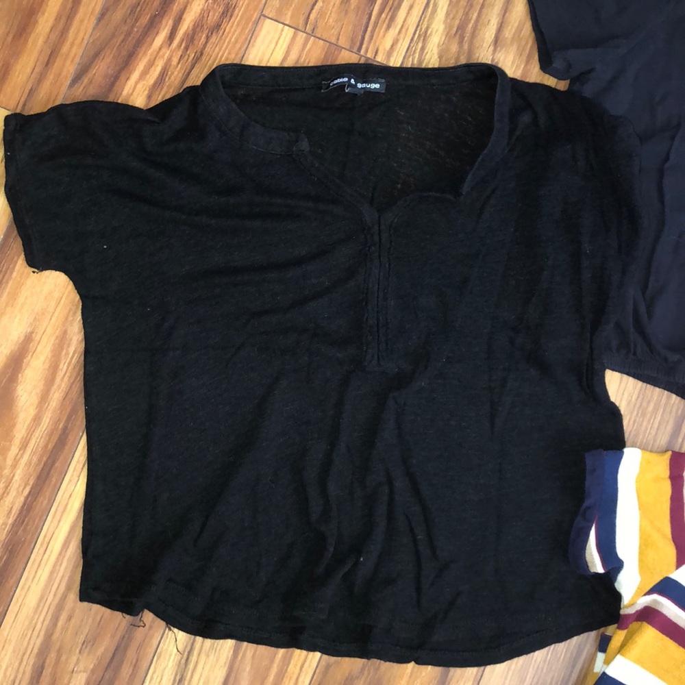 Four Crop tops - Picture 2 of 5